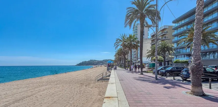 3 bedrooms apartment for sale in Lloret de Mar, Girona, Catalonia, Spain № 4594