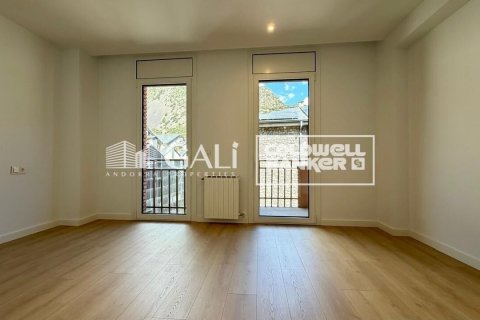 3 bedrooms apartment for rent in Principado De Andorra (Ninguna Poblacion Tiene C.P.), Lleida, Catalonia, Spain № 8007 - photo 9