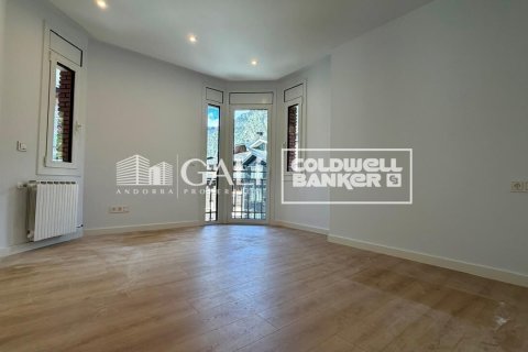 3 bedrooms apartment for rent in Principado De Andorra (Ninguna Poblacion Tiene C.P.), Lleida, Catalonia, Spain № 8007 - photo 13
