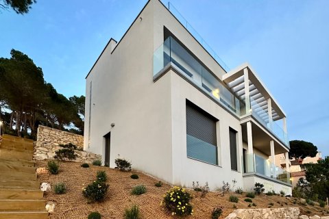 4 bedrooms house for sale in Lloret de Mar, Girona, Catalonia, Spain № 1683 - photo 3