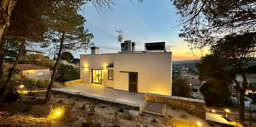 4 bedrooms house for sale in Lloret de Mar, Girona, Catalonia, Spain № 1683