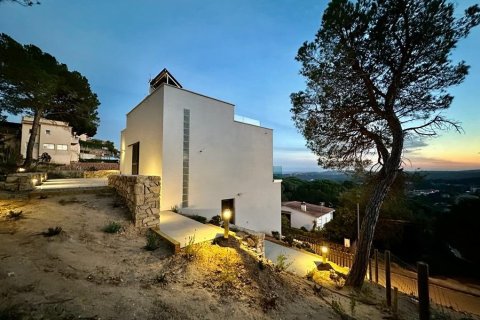 4 bedrooms house for sale in Lloret de Mar, Girona, Catalonia, Spain № 1683 - photo 4