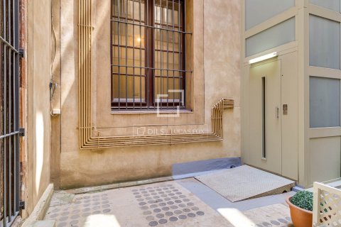 Apartamento de 7 dormitorios en venta en Barcelona, Cataluña, Spain № 8588 - foto 16