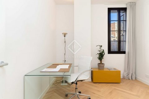 3 chambres apartment à vendre à Barcelona, Catalonia, Spain № 8592 - photo 12