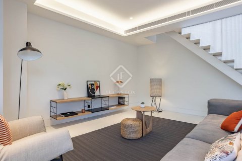 Apartamento de 3 dormitorios en venta en Barcelona, Cataluña, Spain № 8589 - foto 4