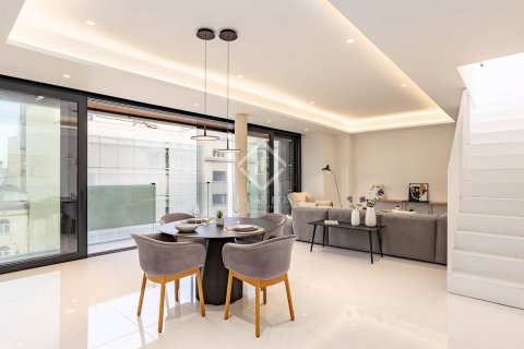 Apartamento de 3 dormitorios en venta en Barcelona, Cataluña, Spain № 8589 - foto 2