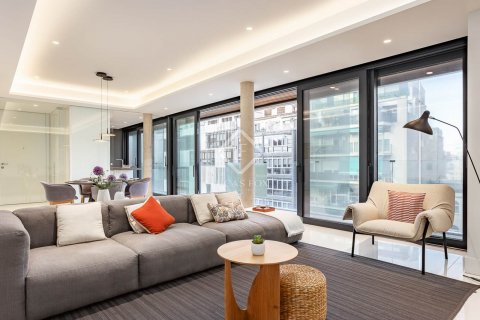 Apartamento de 3 dormitorios en venta en Barcelona, Cataluña, Spain № 8589 - foto 3