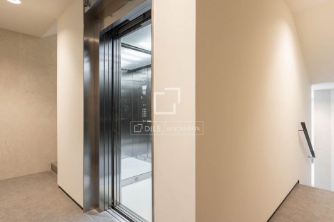 Apartamento de 3 dormitorios en venta en Barcelona, Cataluña, Spain № 8589 - foto 12
