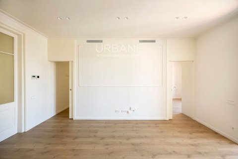Купить квартиру в Эшампле, Испания с 2 спальни, 91м², № 2661 - фото 15