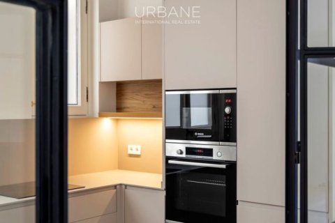 Купить квартиру в Эшампле, Испания с 2 спальни, 91м², № 2661 - фото 11