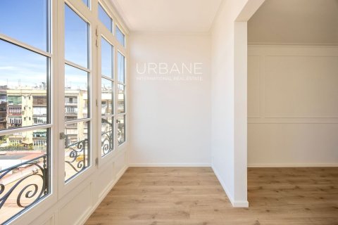 Купить квартиру в Эшампле, Испания с 2 спальни, 91м², № 2661 - фото 2