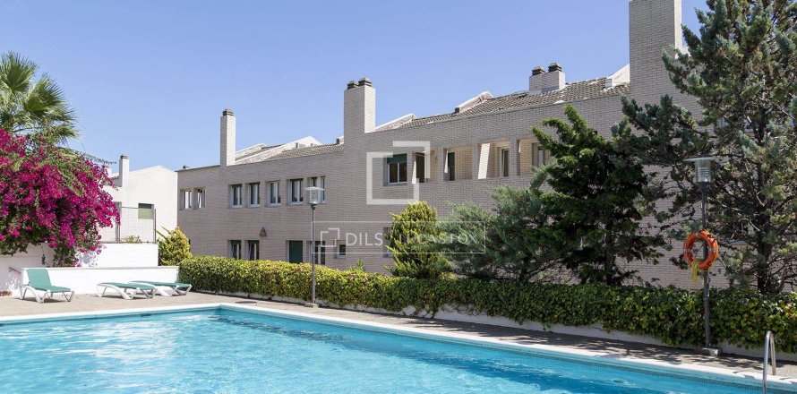 Villa de 9 dormitorios en venta en Sant Just Desvern, Barcelona, Cataluña, Spain № 4410