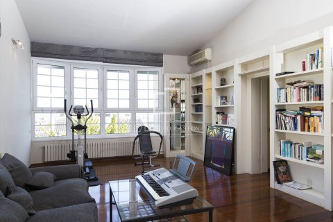 Villa de 9 dormitorios en venta en Sant Just Desvern, Barcelona, Cataluña, Spain № 4410 - foto 11