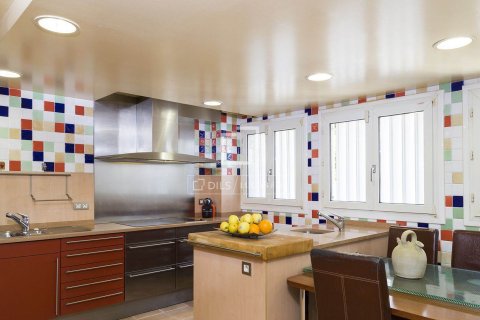 Villa de 9 dormitorios en venta en Sant Just Desvern, Barcelona, Cataluña, Spain № 4410 - foto 9