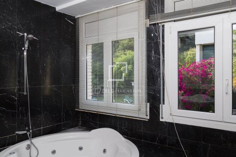 Villa de 9 dormitorios en venta en Sant Just Desvern, Barcelona, Cataluña, Spain № 4410 - foto 15