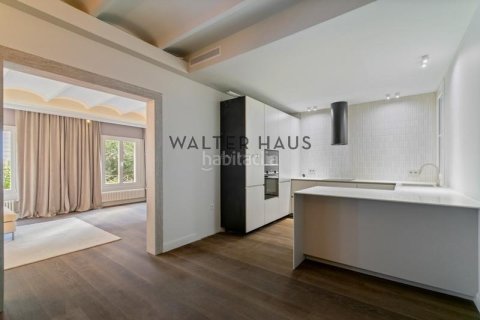 3 bedrooms apartment for sale in Eixample, Barcelona, Catalonia, Spain № 2233 - photo 8
