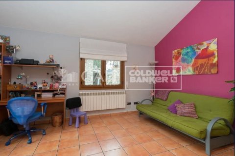 5 bedrooms villa for sale in Principado De Andorra (Ninguna Poblacion Tiene C.P.), Lleida, Catalonia, Spain № 6006 - photo 9