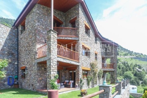 5 bedrooms villa for sale in Principado De Andorra (Ninguna Poblacion Tiene C.P.), Lleida, Catalonia, Spain № 6006
