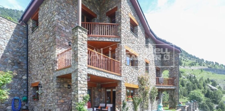 5 bedrooms villa for sale in Principado De Andorra (Ninguna Poblacion Tiene C.P.), Lleida, Catalonia, Spain № 6006