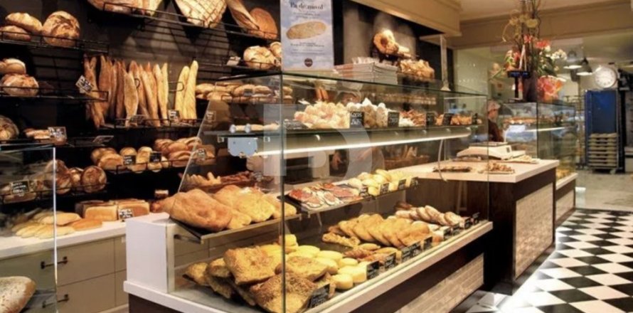 100 sq.m. cafe / restaurant for sale in Les Corts (L'escala), Girona, Catalonia, Spain № 4581