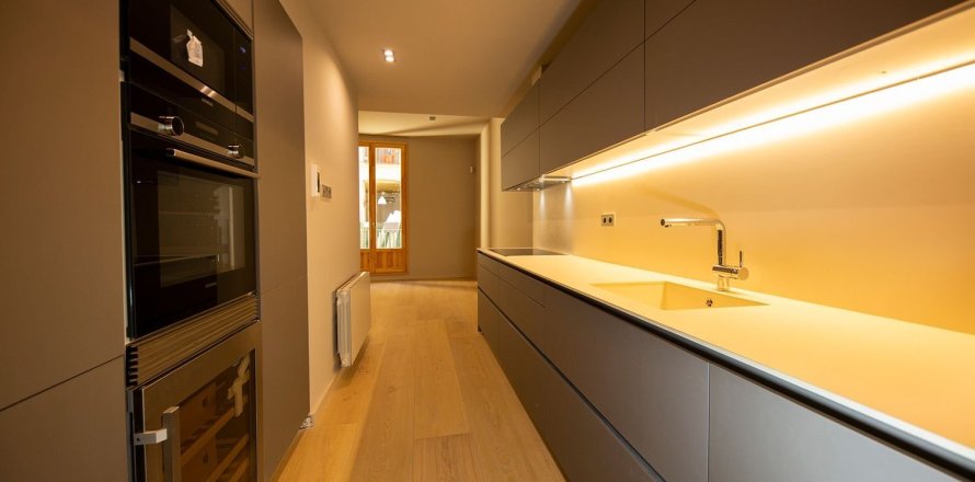 2 bedrooms apartment for sale in Ciutat Vella, Barcelona, Catalonia, Spain № 2464