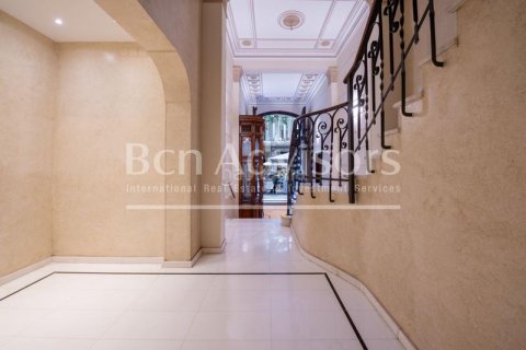 3 bedrooms apartment for sale in Eixample, Barcelona, Catalonia, Spain № 2913 - photo 6