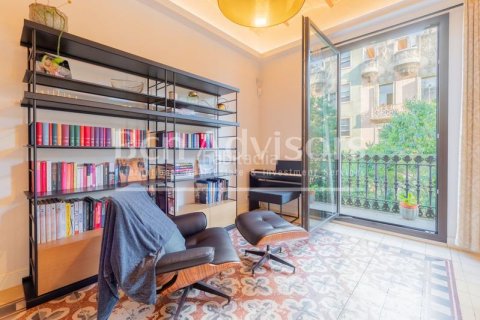 3 bedrooms apartment for sale in Eixample, Barcelona, Catalonia, Spain № 2913 - photo 13