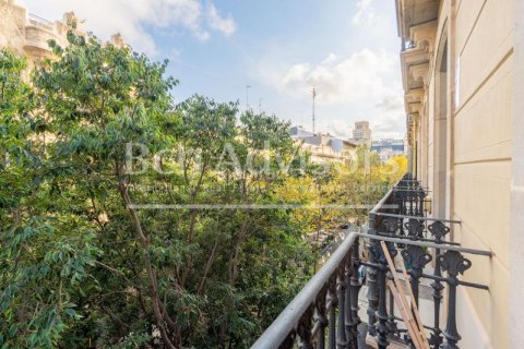 3 bedrooms apartment for sale in Eixample, Barcelona, Catalonia, Spain № 2913 - photo 12