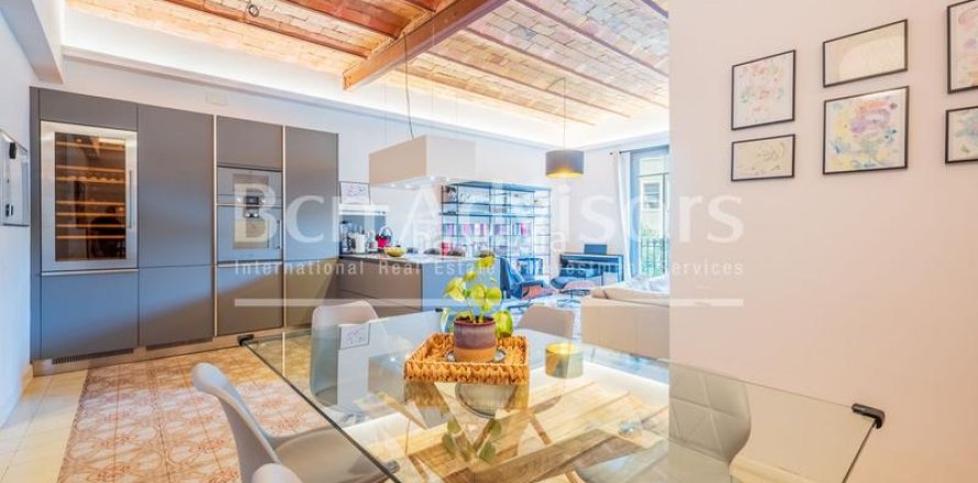 3 bedrooms apartment for sale in Eixample, Barcelona, Catalonia, Spain № 2913