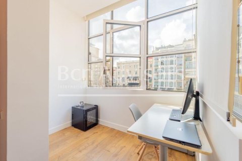 3 bedrooms apartment for sale in Eixample, Barcelona, Catalonia, Spain № 2913 - photo 24