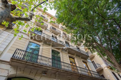 3 bedrooms apartment for sale in Eixample, Barcelona, Catalonia, Spain № 2913 - photo 9