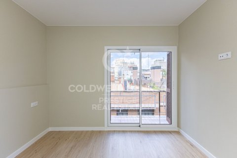 Apartamento de 3 dormitorios en venta en Barcelona, Cataluña, Spain № 5459 - foto 19