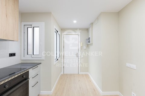 Apartamento de 3 dormitorios en venta en Barcelona, Cataluña, Spain № 5459 - foto 14