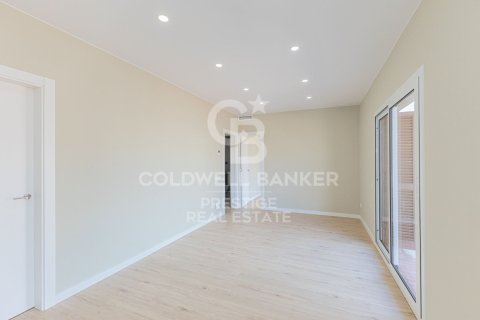 Apartamento de 3 dormitorios en venta en Barcelona, Cataluña, Spain № 5459 - foto 4