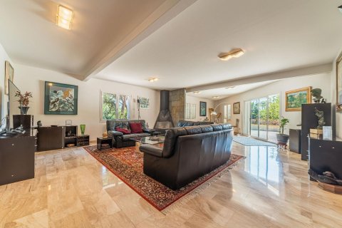 Сasa de 5 dormitorios en venta en Arenys de Munt, Barcelona, Cataluña, Spain № 7661 - foto 4