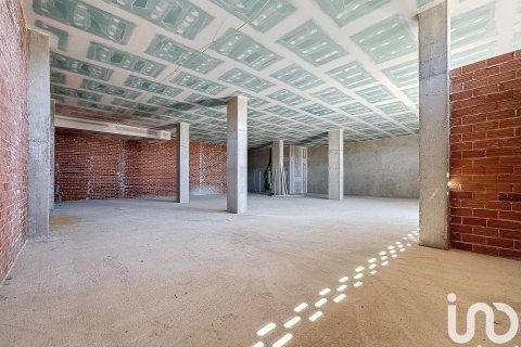 Купить коммерческую недвижимость в Бадалона, Испания с 1 спальня, 329м², № 5030 - фото 4