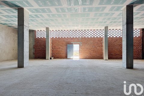 Купить коммерческую недвижимость в Бадалона, Испания с 1 спальня, 329м², № 5030 - фото 2