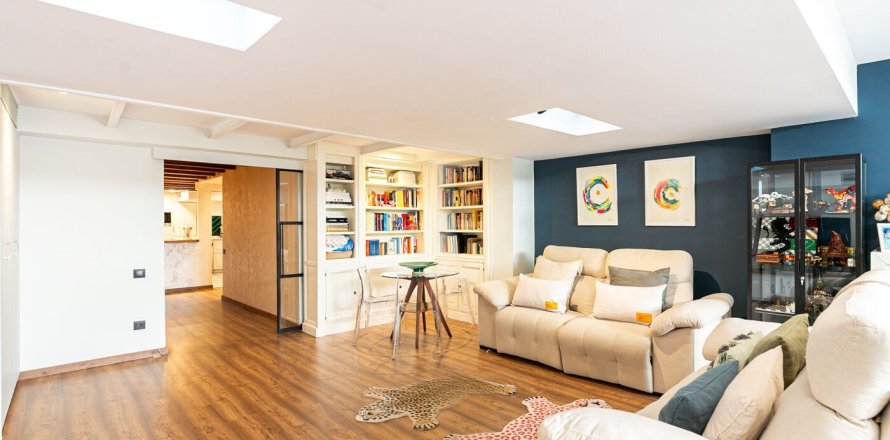 3 bedrooms apartment for sale in Barcelona, Catalonia, Spain № 1507