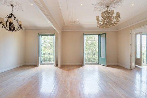 4 bedrooms apartment for sale in Barcelona, Catalonia, Spain № 1505