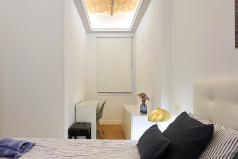 Apartamento de 3 dormitorios en venta en Barcelona, Cataluña, Spain № 1502 - foto 16