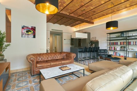 Apartamento de 3 dormitorios en venta en Barcelona, Cataluña, Spain № 1502 - foto 2