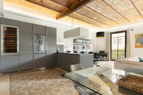 Apartamento de 3 dormitorios en venta en Barcelona, Cataluña, Spain № 1502 - foto 3