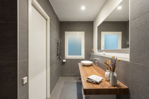 Apartamento de 3 dormitorios en venta en Barcelona, Cataluña, Spain № 1502 - foto 12