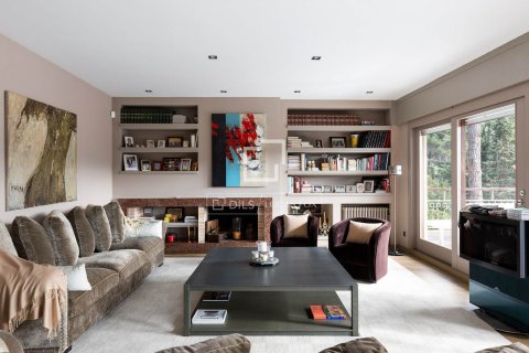 8 bedrooms villa for sale in Sant Cugat Del Valles, Barcelona, Catalonia, Spain № 4419 - photo 8