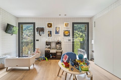 5 bedrooms apartment for sale in Principado De Andorra (Ninguna Poblacion Tiene C.P.), Lleida, Catalonia, Spain № 7778 - photo 11
