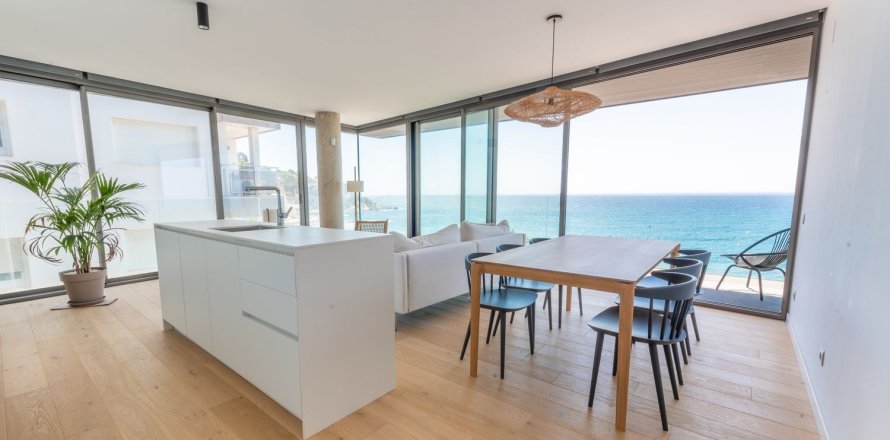 3 bedrooms apartment for sale in Lloret de Mar, Girona, Catalonia, Spain № 8447