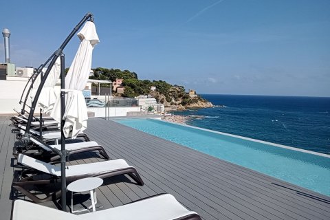 3 bedrooms apartment for sale in Lloret de Mar, Girona, Catalonia, Spain № 8447 - photo 16