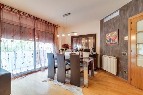 Купить квартиру в Барселона, Испания с 5 комнат, 126м², № 8448 - фото 2