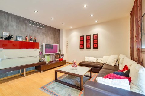 Купить квартиру в Барселона, Испания с 5 комнат, 126м², № 8448 - фото 4