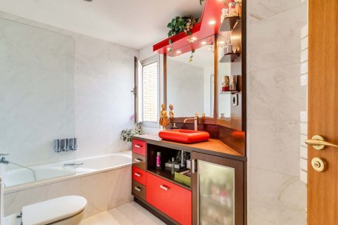 Купить квартиру в Барселона, Испания с 5 комнат, 126м², № 8448 - фото 14
